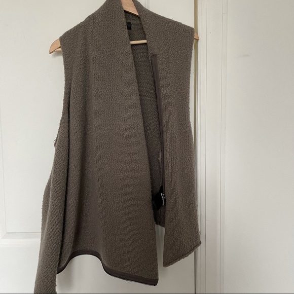 Taupe Asymmetrical Knit Vest - Picture 6 of 13